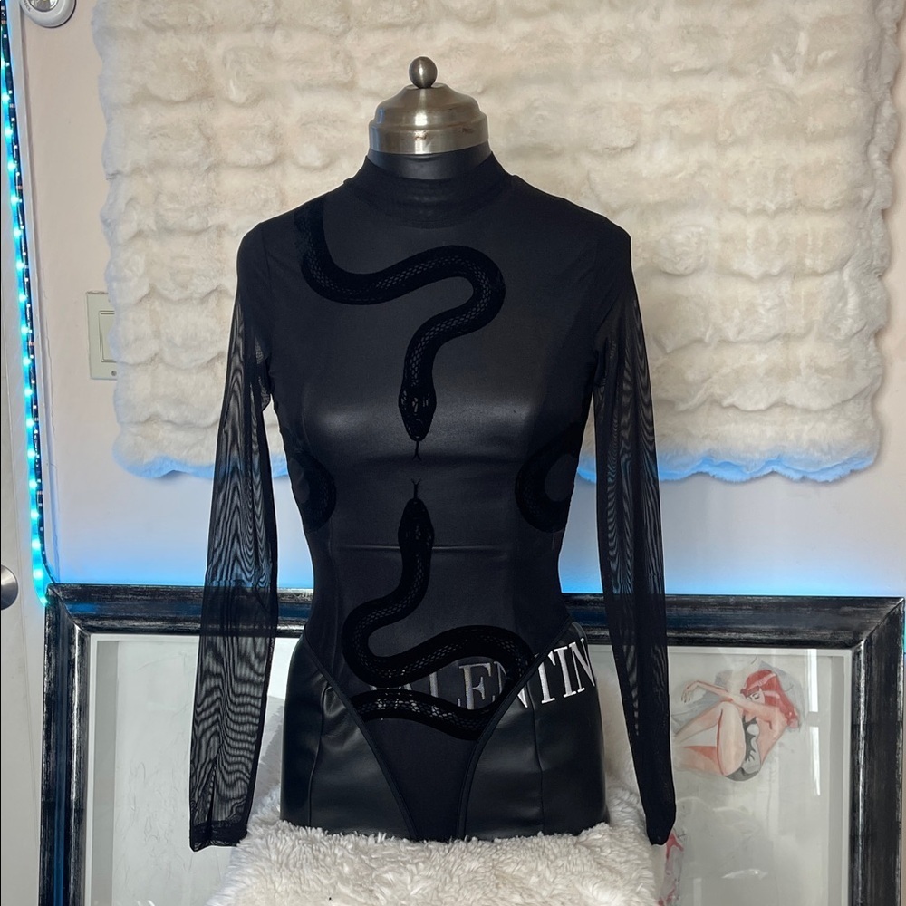 Black Snake Design Women Top no name brand